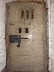 alte Tür zum Keller beim Landgericht Kleve alte Tür zum Keller beim Landgericht Kleve